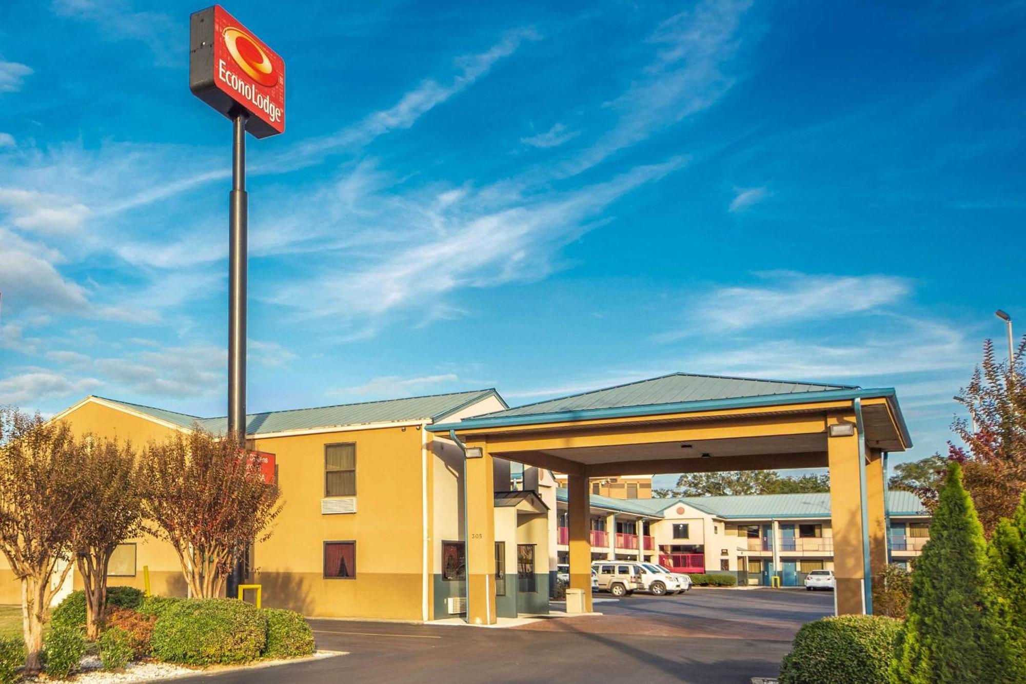 15 Lodge Hotels in the American South That Deliver Real Value