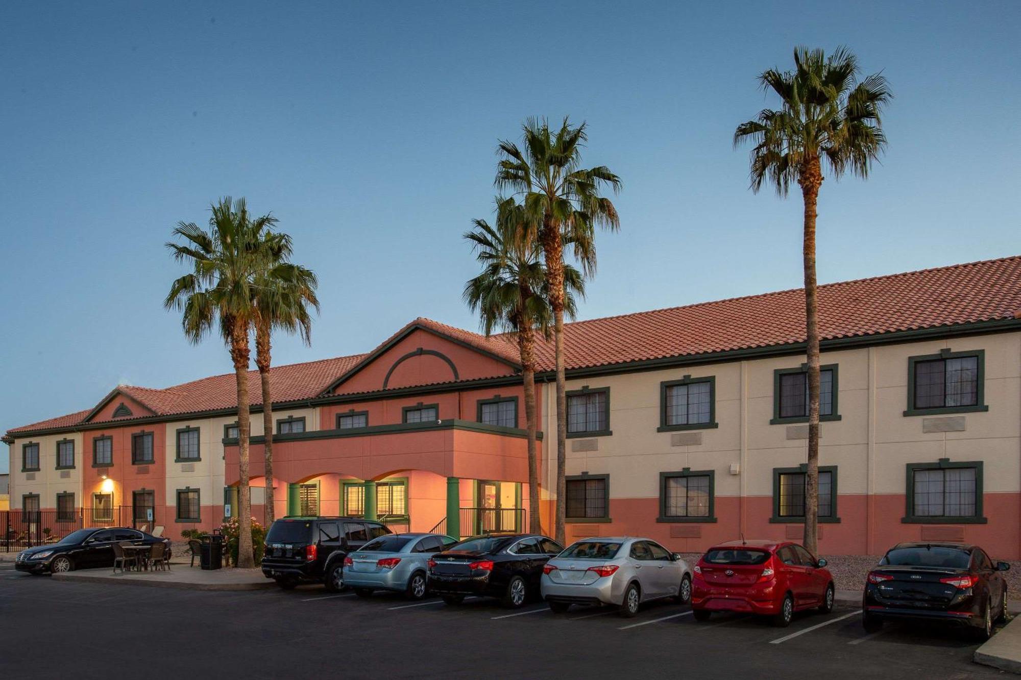 4 Best 2-Star Hotels In Phoenix For Budget Travelers