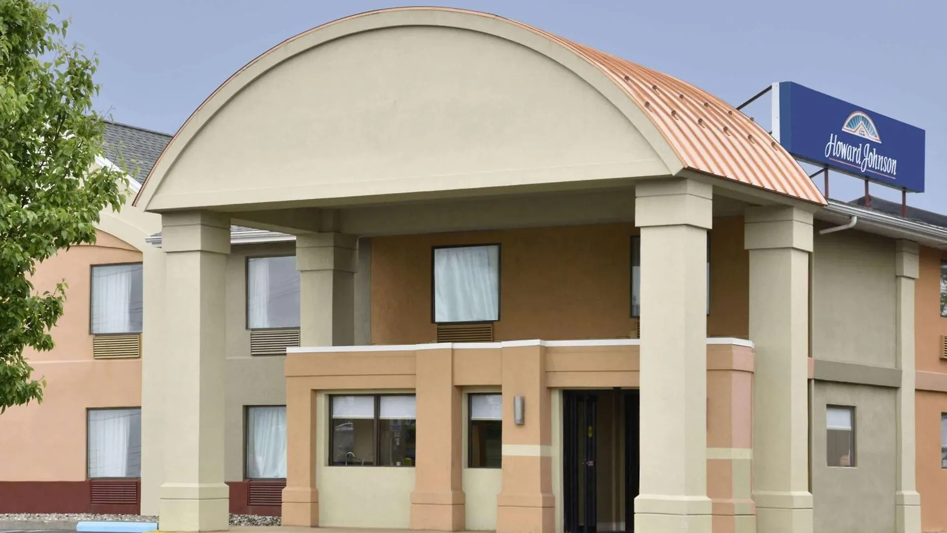 Where to Stay Near Keck Park: 4 Hotels Worth Booking