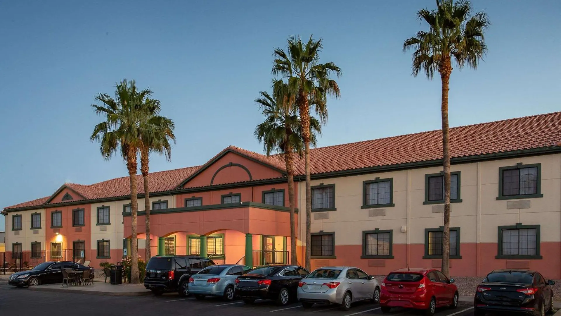 4 Best 2-Star Hotels In Phoenix For Budget Travelers