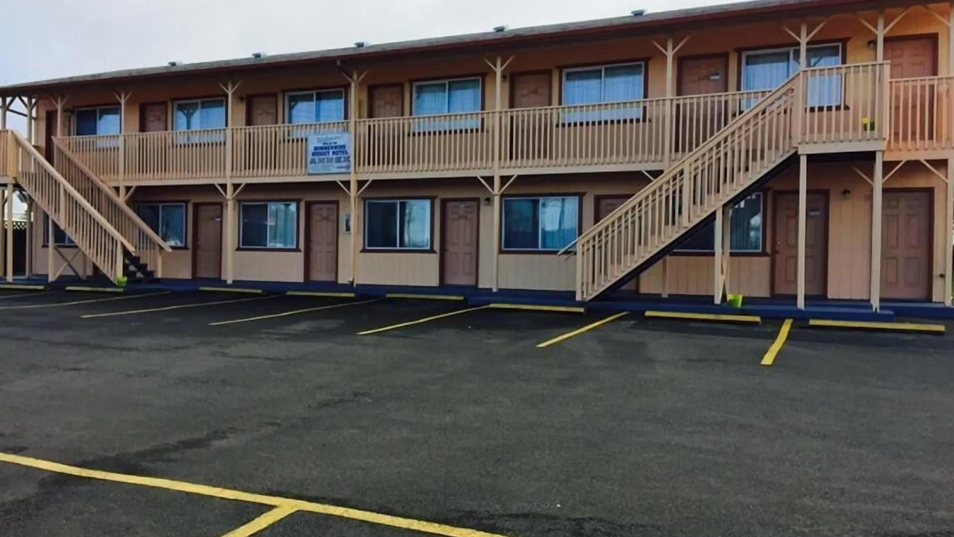 Staying on the Oregon Coast: 4 Family Hotels Compared