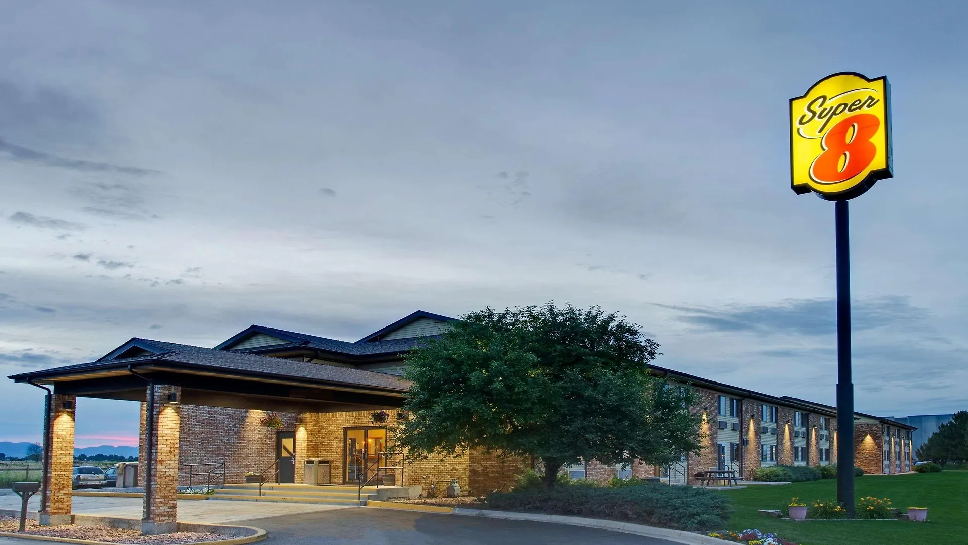 4 Budget Hotels Near Cheeks International Academy for Easy Access