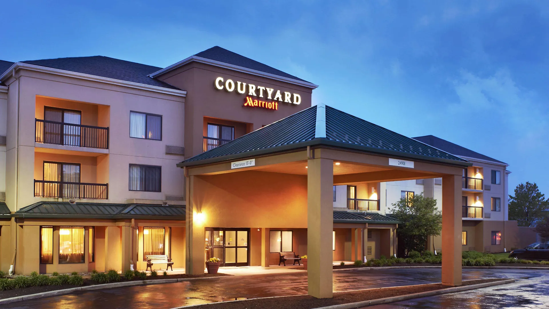 Staying In Ohio: 7 Airport Hotels Compared and Ranked