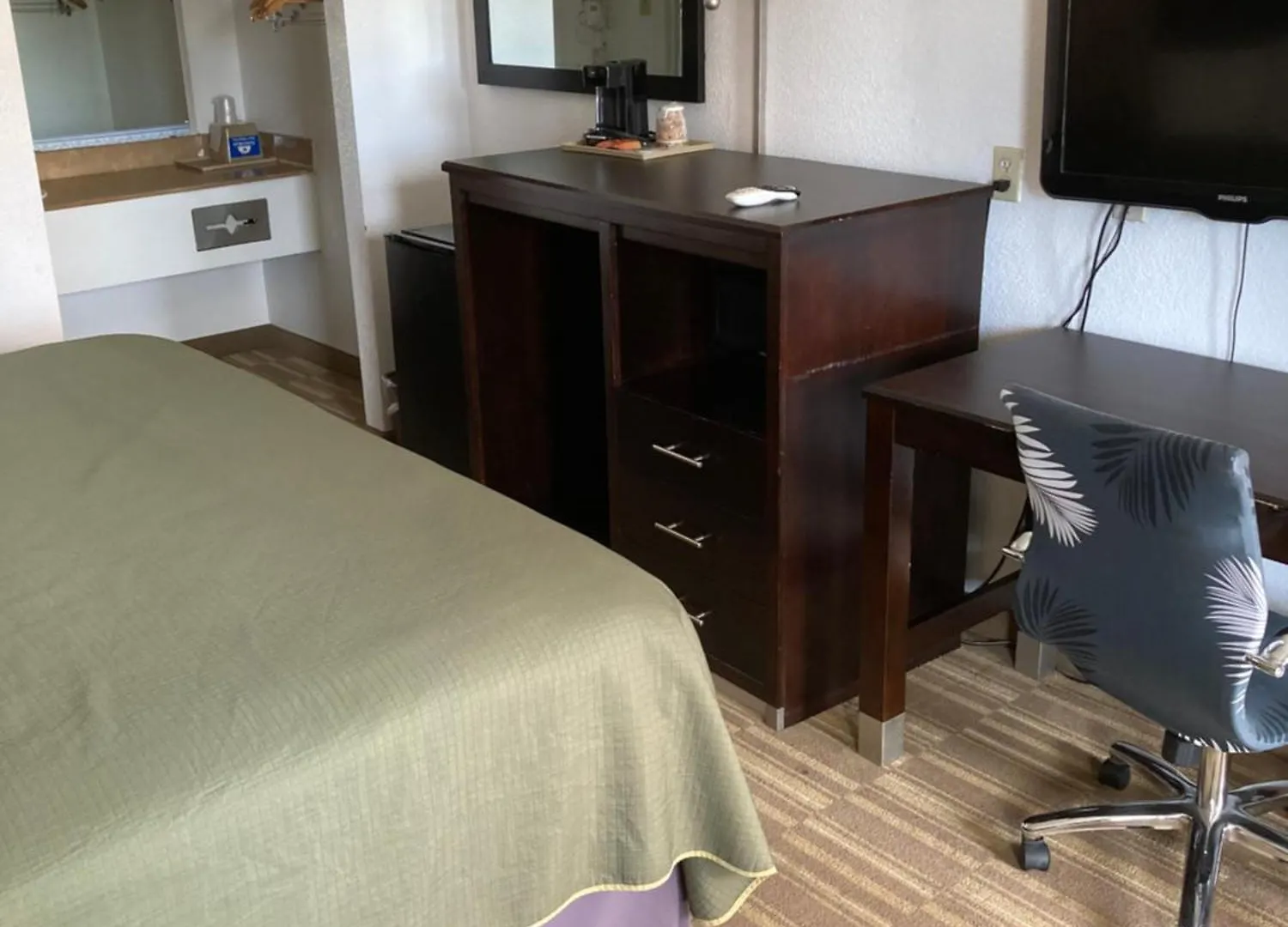 Where to Stay Near Parks and Wildlife Dept: 4 Best 2-Star Hotels